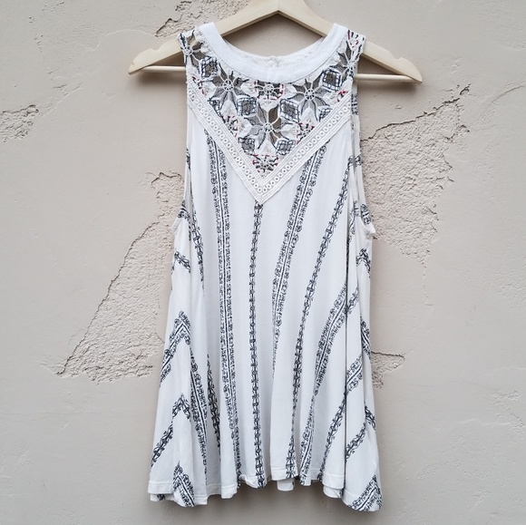 Anthropologie Tops - Akemi + Kin Anthropologie Lawrie Top Size Medium